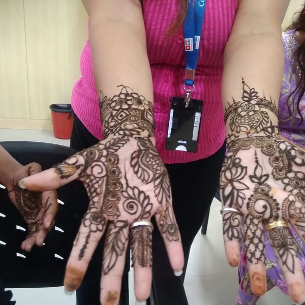 Mehndi Artist